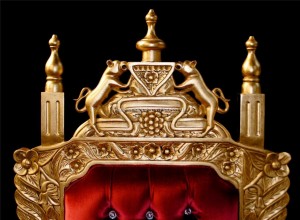 HUGE TUDOR THRONE CHAIR IN GOLD LEAF AND RED VELVET WITH CRYSTAL BUTTONS.5