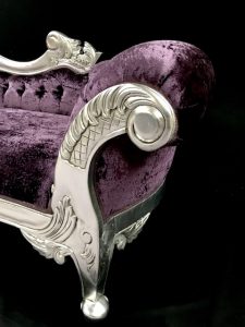 1 A LARGE HAMPSHIRE CHAISE IN SILVER LEAF FRAME WITH PURPLE CRUSHED VELVET 